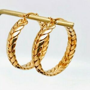 Gold leaf design hoops earrings